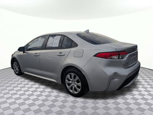Used 2021 Toyota Corolla LE image 4