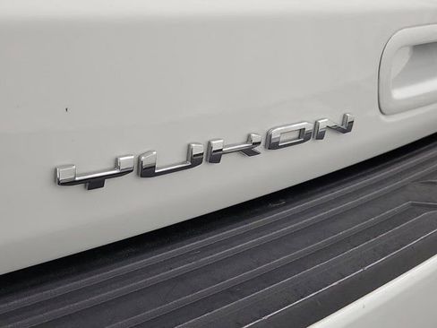 Used 2023 GMC Yukon XL SLT w/ SLT Luxury Package RWD image 7