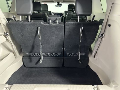 Certified 2024 Chrysler Pacifica Touring-L image 28