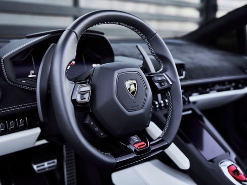 Used 2024 Lamborghini Huracan EVO image 39