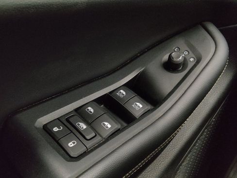 Used 2023 Jeep Grand Cherokee Laredo AWD/4WD image 27