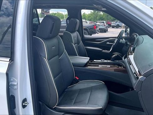 Used 2024 Cadillac Escalade Premium Luxury w/ Performance Package AWD/4WD image 30