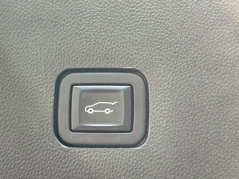 Used 2023 Chevrolet Traverse LT AWD/4WD image 20