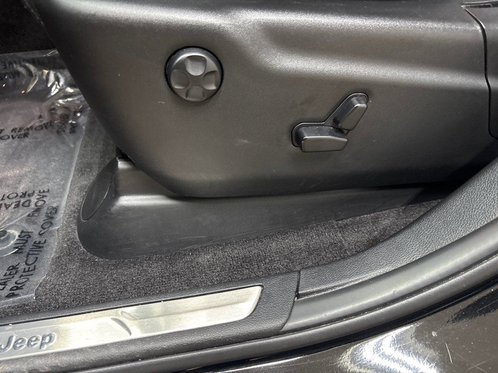 Used 2019 Jeep Grand Cherokee Limited RWD image 17