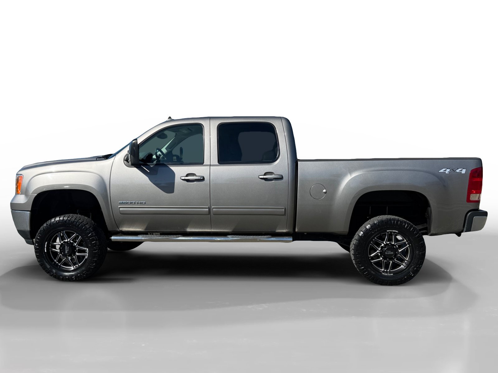 Used 2014 GMC Sierra 2500 SLT w/ SLT Convenience Package AWD/4WD image 2