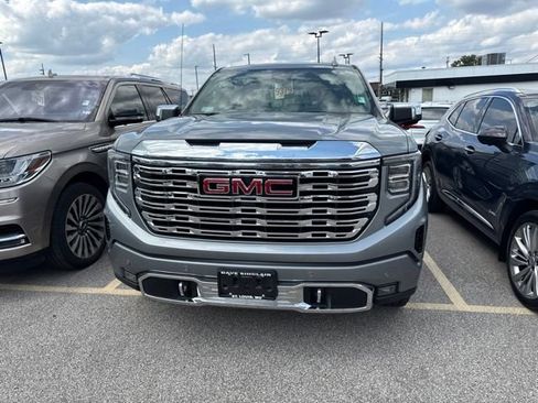Used 2025 GMC Sierra 1500 Denali w/ Technology Package AWD/4WD image 3