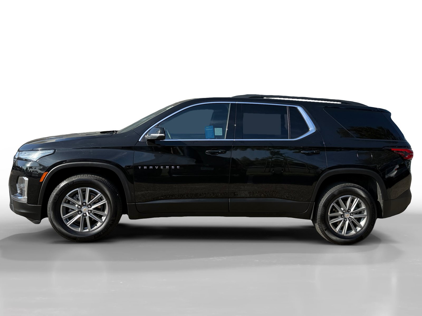 Used 2023 Chevrolet Traverse LT FWD image 2