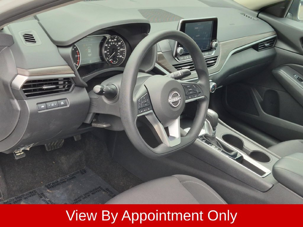 Used 2025 Nissan Altima 2.5 SV FWD image 15