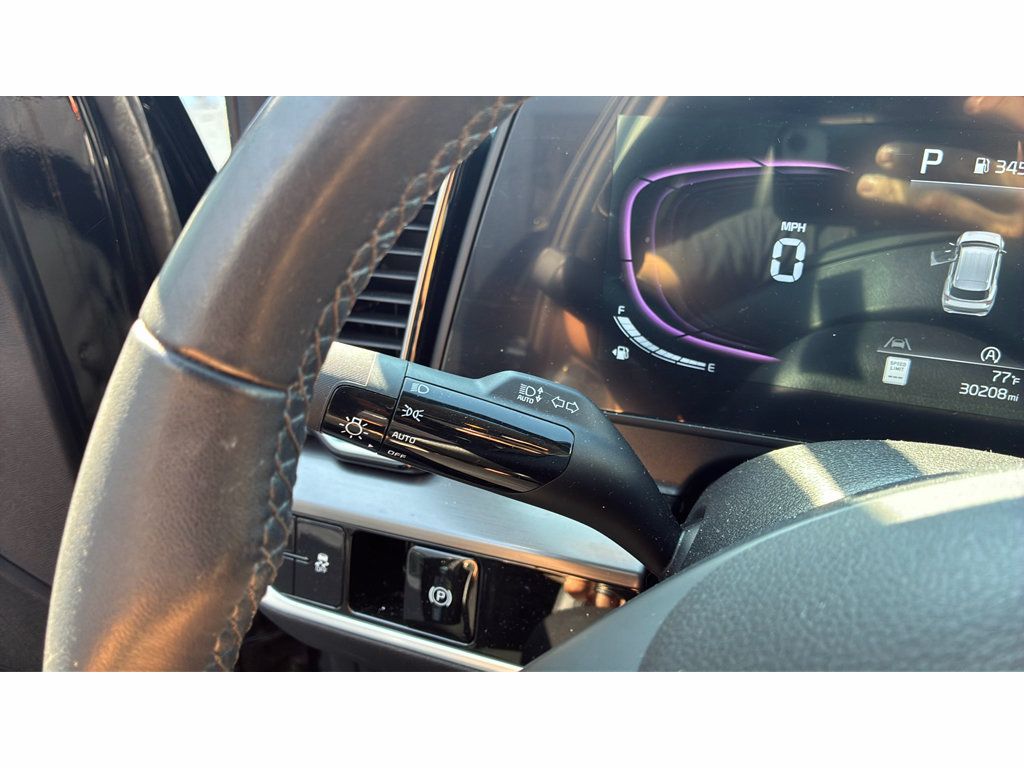 Used 2025 Kia Sportage EX FWD image 11