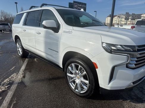 Used 2022 Chevrolet Suburban High Country image 4