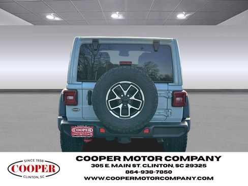 Used 2024 Jeep Wrangler Unlimited Rubicon w/ Technology Group image 6