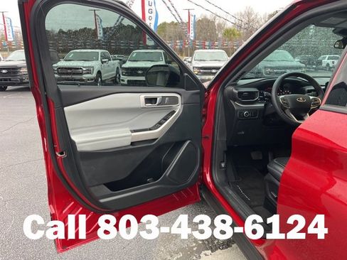 Used 2024 Ford Explorer XLT w/ Equipment Group 202A image 4