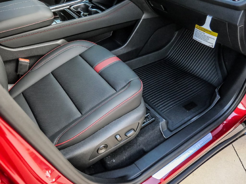New 2027 Chevrolet Traverse RS w/ LPO, Floor Liner Package FWD image 15
