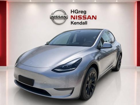Used 2025 Tesla Model Y Long Range RWD image 3