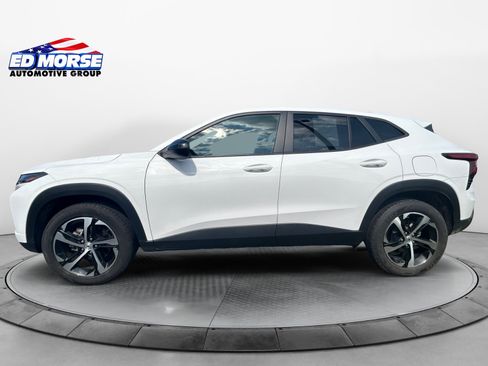 Certified 2024 Chevrolet Trax RS FWD image 2