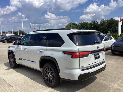Used 2023 Toyota Sequoia Platinum AWD/4WD image 5