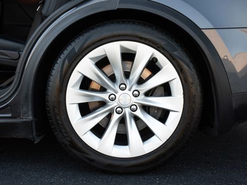 Used 2018 Tesla Model X 100D image 38