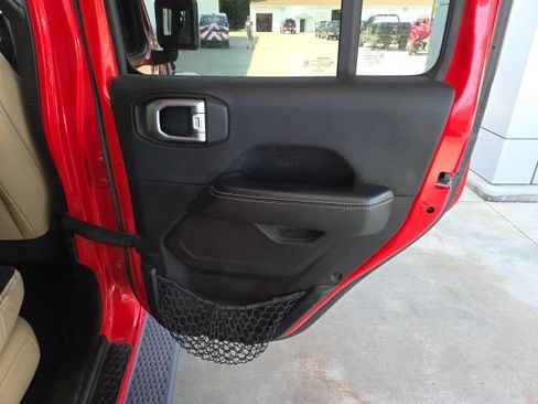 Used 2019 Jeep Wrangler Unlimited Sahara w/ Dual Top Group AWD/4WD image 50