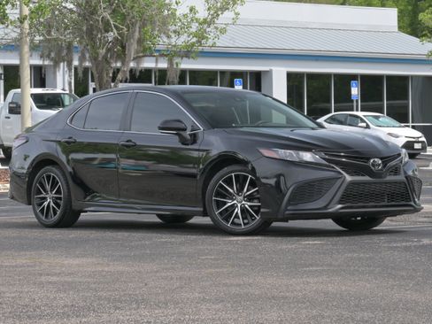 Used 2023 Toyota Camry SE FWD image 2