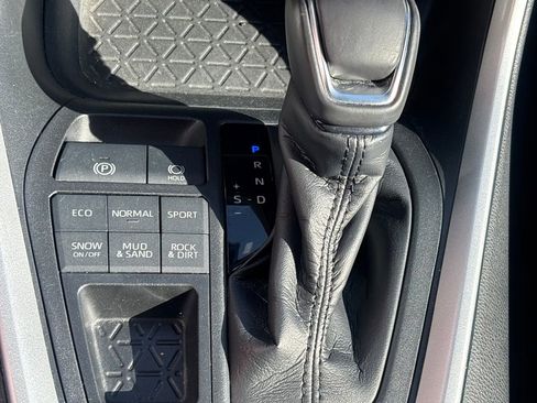 Used 2020 Toyota RAV4 XLE Premium image 14