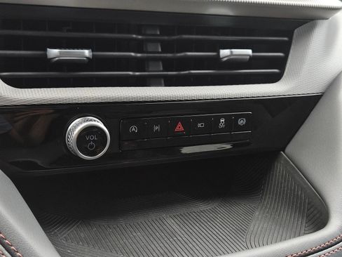 Used 2025 Ford Explorer Active RWD image 26