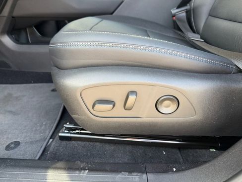 New 2026 Chevrolet Equinox EV LT image 18