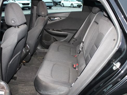 Used 2017 Chevrolet Malibu LT FWD image 7