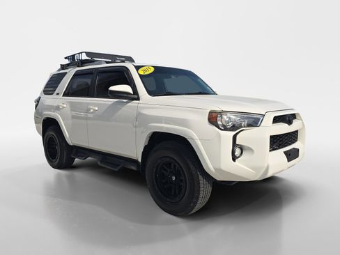 Used 2015 Toyota 4Runner SR5 image 1