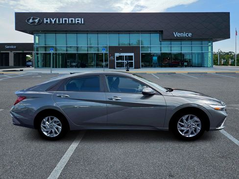 New 2026 Hyundai Elantra Hybrid FWD image 9