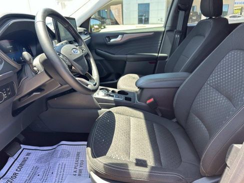 Used 2025 Ford Escape Active w/ Active Premium Tech Pack FWD image 9
