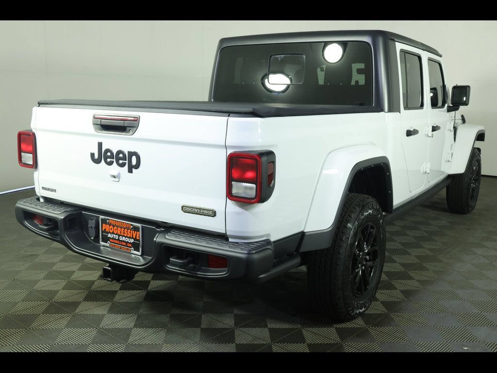 Used 2023 Jeep Gladiator Sport AWD/4WD image 14