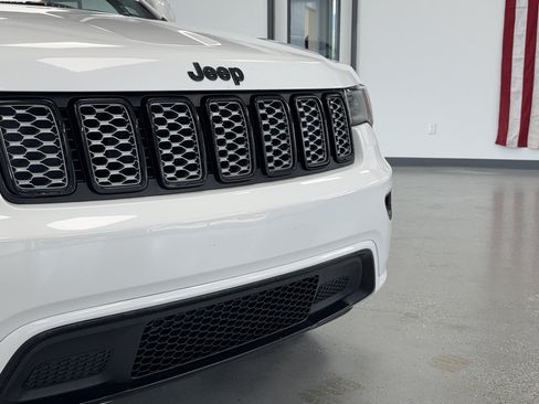 Used 2020 Jeep Grand Cherokee Altitude AWD/4WD image 11
