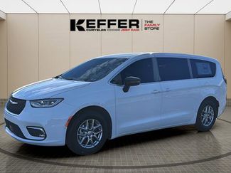 New 2026 Chrysler Pacifica Select video 1