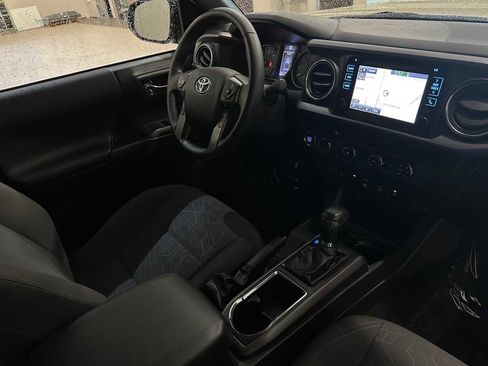 Used 2018 Toyota Tacoma TRD Sport w/ Technology Package AWD/4WD image 26