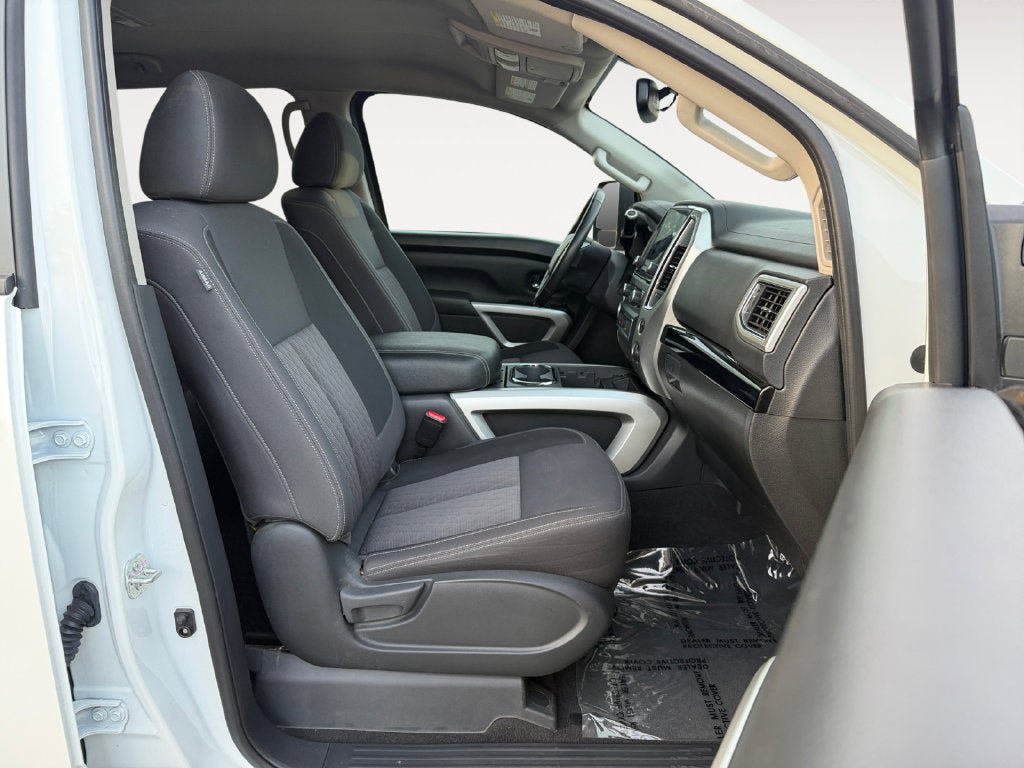 Used 2021 Nissan Titan SV w/ SV Convenience Package RWD image 25