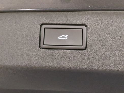 New 2025 Volkswagen Tiguan SE R-Line image 29