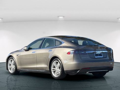 Used 2016 Tesla Model S 70 RWD image 5