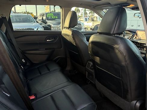 Used 2022 Nissan Rogue SV w/ SV Premium Package image 19