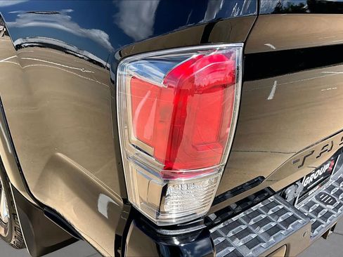 Used 2017 Toyota Tacoma Limited w/ Tow Package RWD image 29