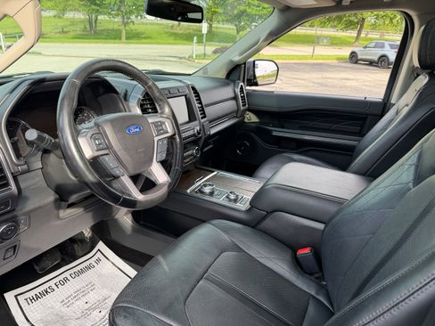 Used 2019 Ford Expedition Platinum AWD/4WD image 2