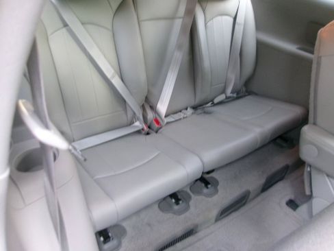 Used 2008 Buick Enclave CXL w/ Entertainment Package #2 FWD image 7