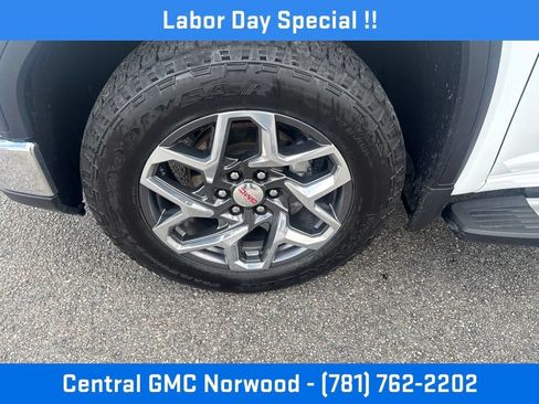 Used 2024 GMC Sierra 1500 SLT w/ SLT Premium Package AWD/4WD image 9