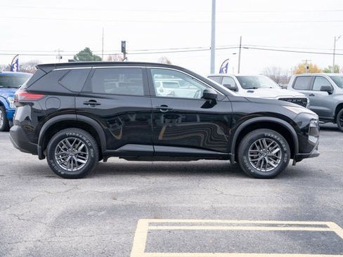 Used 2023 Nissan Rogue S image 6