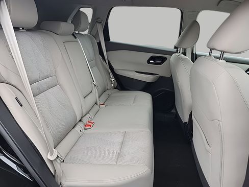 Used 2025 Nissan Rogue SV image 35