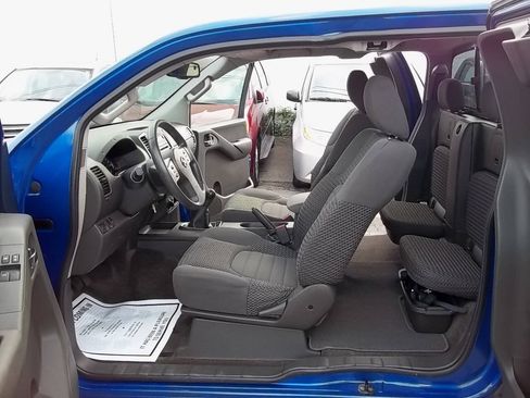 Used 2012 Nissan Frontier SV w/ SV Premium Utility Pkg AWD/4WD image 6
