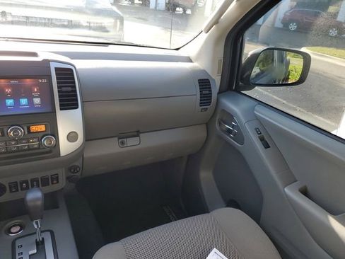 Used 2021 Nissan Frontier SV w/ Midnight Edition Floor Mats image 15