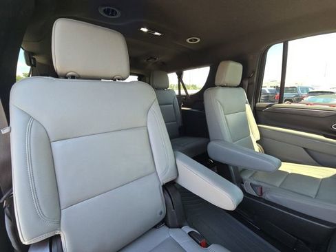 Used 2022 Chevrolet Suburban Z71 w/ Z71 Off-Road Package image 17