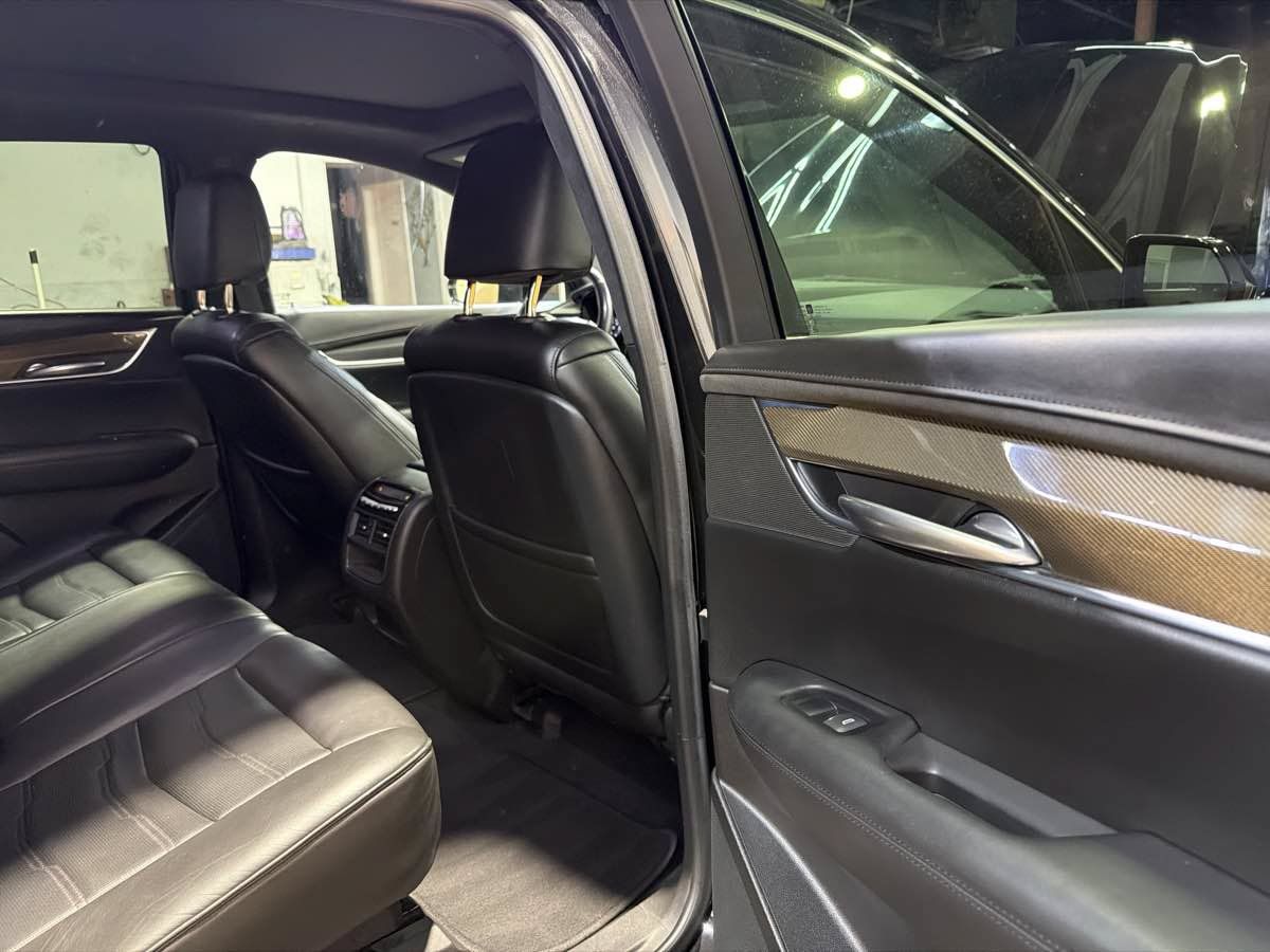 Used 2018 Cadillac XT5 Platinum AWD/4WD image 25