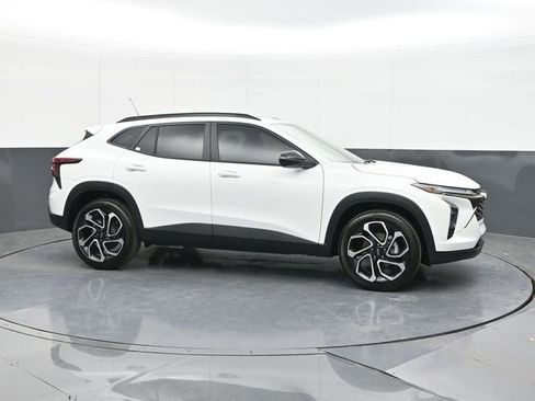 New 2026 Chevrolet Trax RS w/ Sunroof Package FWD image 13