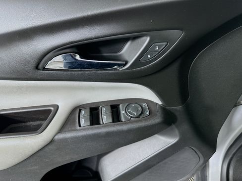 Used 2020 Chevrolet Equinox LS FWD image 15